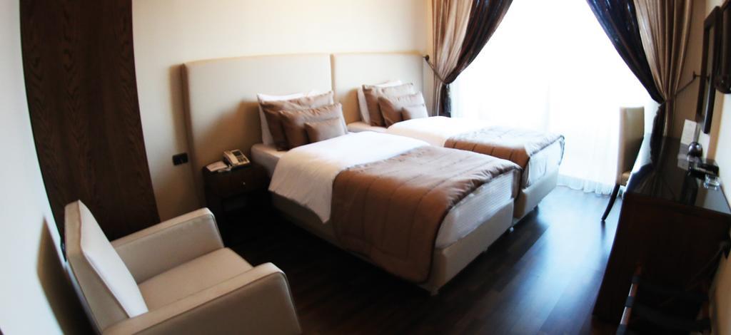 Royal Garden Hotel Beirut Bagian luar foto