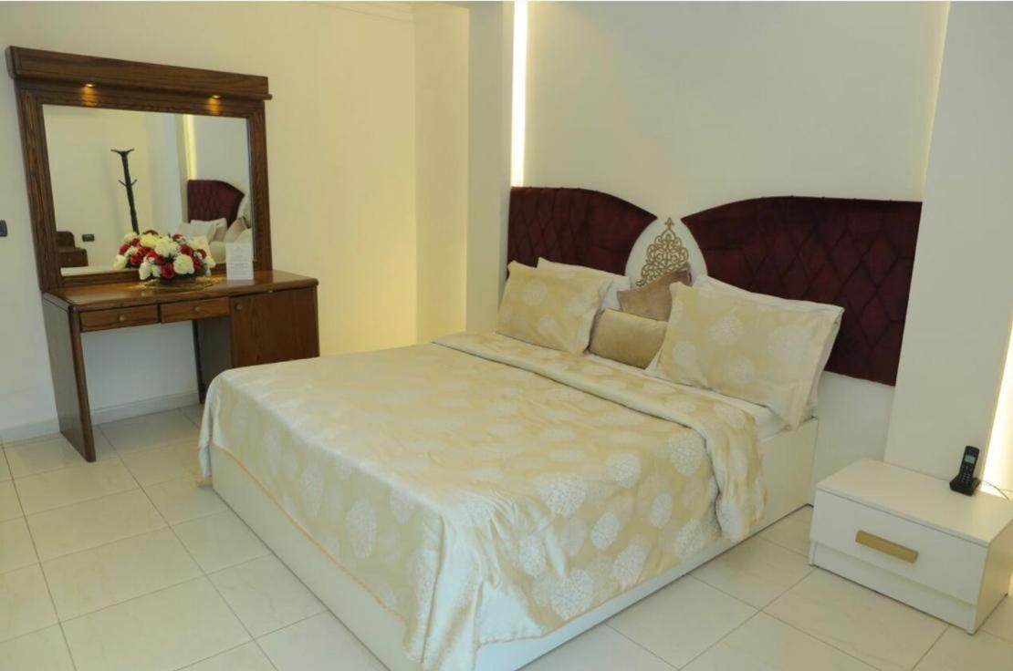 Royal Garden Hotel Beirut Bagian luar foto