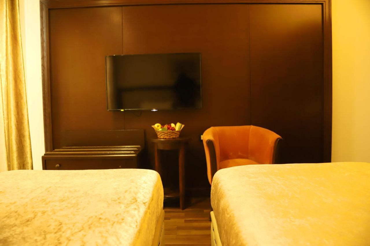 Royal Garden Hotel Beirut Bagian luar foto