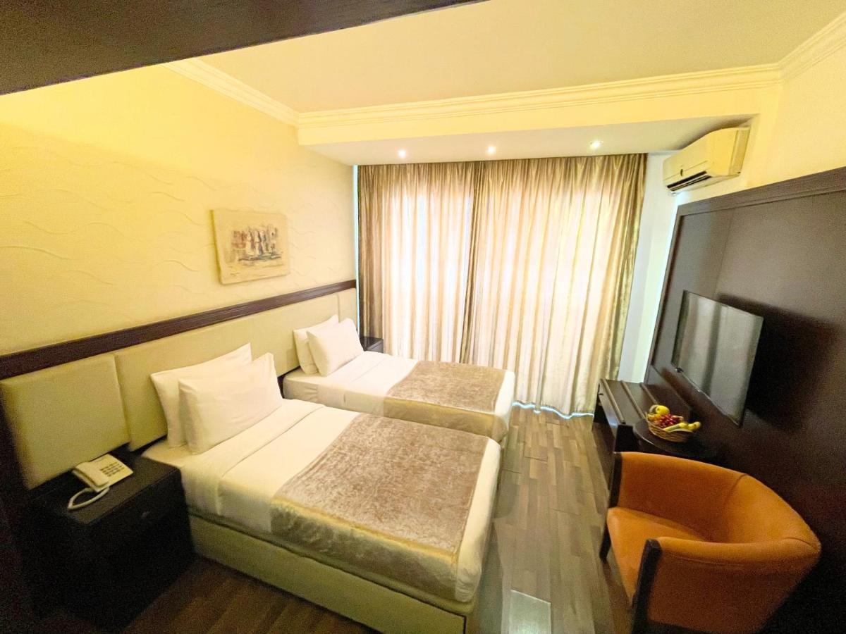 Royal Garden Hotel Beirut Bagian luar foto